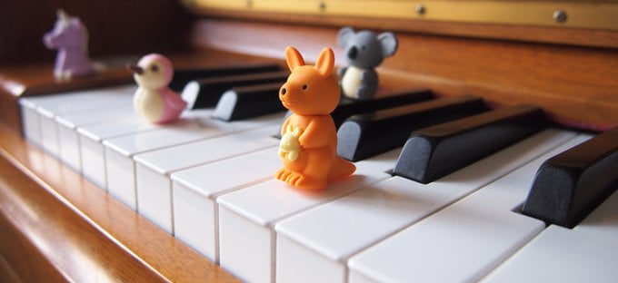 Kangaroo playing keyboard game